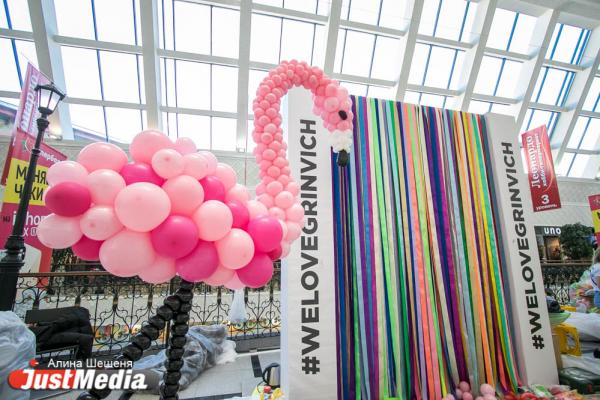 В центе Екатеринбурга появилась инсталляция-сказка о Питере Пэне из ста тысяч воздушных шаров - Фото 8