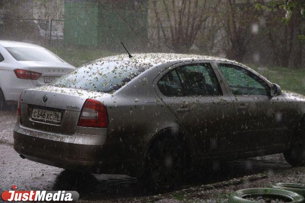 На Екатеринбург обрушился ливень с крупным градом - Фото 3