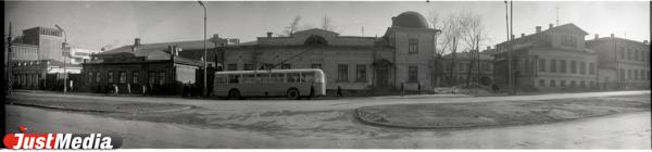 17-метровые «гармошки» и утопание «рогатых» в лужах. Как работал свердловско-екатеринбургский троллейбус в 1990-2000-е годы в спецпроекте «Е-транспорт» - Фото 3