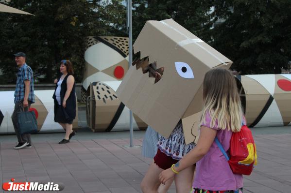 Автомобили, кошки и картон: как в Екатеринбурге отпраздновали День города  - Фото 12