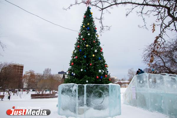 Смотрим, как выглядят районные ледовые городки Екатеринбурга - Фото 5