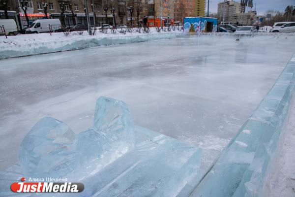 Смотрим, как выглядят районные ледовые городки Екатеринбурга - Фото 13