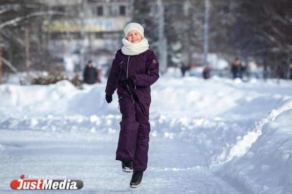  Мария Дудорова, восьмилетняя начинающая модель: «В этом году зимой можно кататься на коньках, санках  и не бояться отморозить нос». В Екатеринбурге -7 - Фото 5