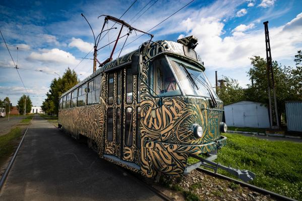 В Екатеринбурге начнет ходить каллиграфический трамвай с хорошими пожеланиями - Фото 2