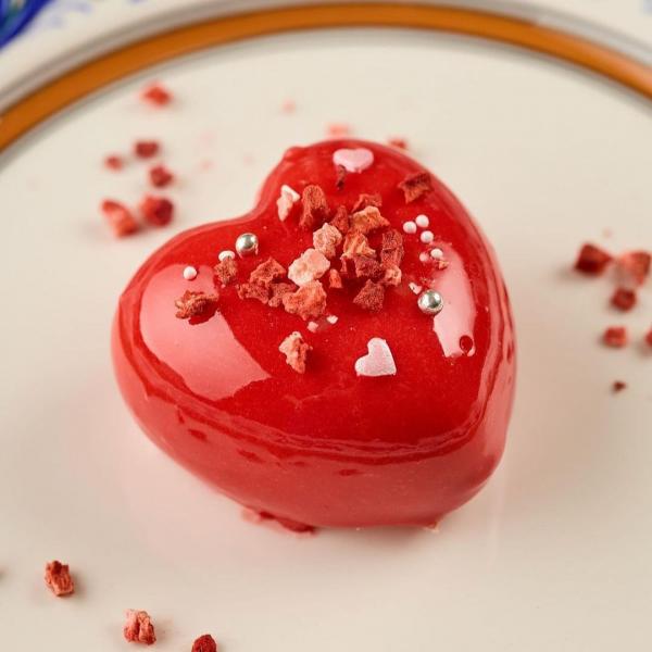 Шоколадные сердца и кейк-попсы «Валентинки»: какие десерты предлагают рестораны Екатеринбурга к 14 февраля - Фото 4