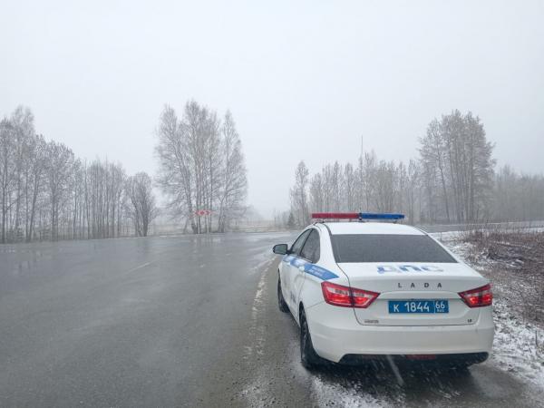 Дороги на севере Свердловской области заметает снегом - Фото 2