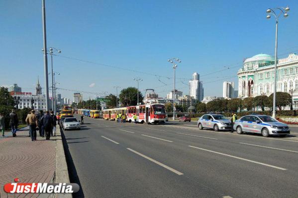 При столкновении двух трамваев на Ленина пострадала пожилая женщина - Фото 2