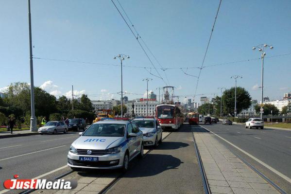 При столкновении двух трамваев на Ленина пострадала пожилая женщина - Фото 3