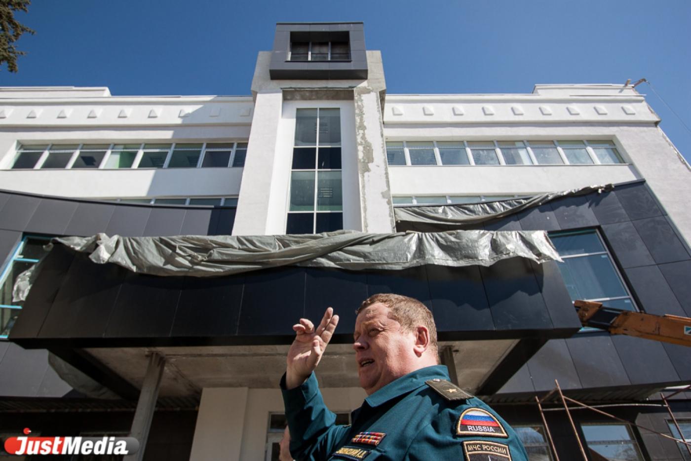 В 6,5 раза больше… Здание ЦУКСа ГУ МЧС России по Свердловской области поражает начинкой из проводов и своей стоимостью - Фото 1