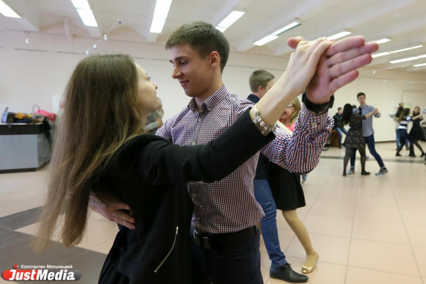 Более тысячи екатеринбуржцев станцуют «Вальс Победы» 9 мая на Плотинке - Фото 1