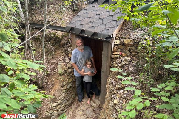 В Свердловской области в 400-летней деревне физик-ядерщик построил подземный бункер - Фото 1