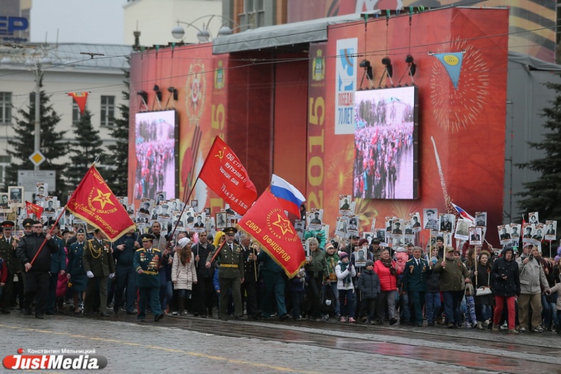 Парад с авиацией, шествие бессмертного полка и фееричный салют. Празднование 70-летия Победы в картинках - Фото 17