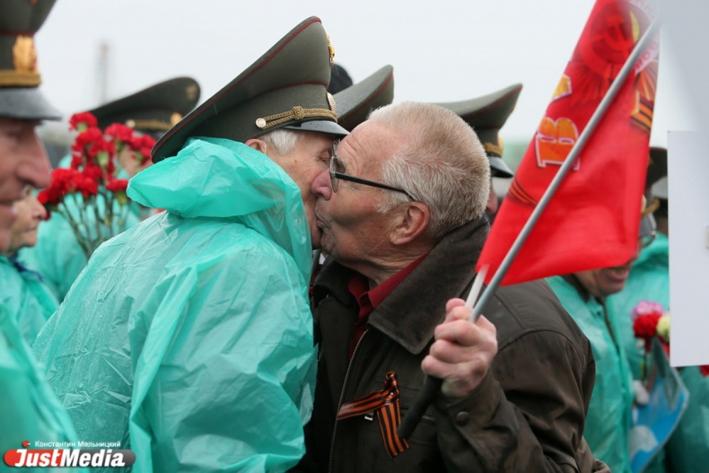 Парад с авиацией, шествие бессмертного полка и фееричный салют. Празднование 70-летия Победы в картинках - Фото 21