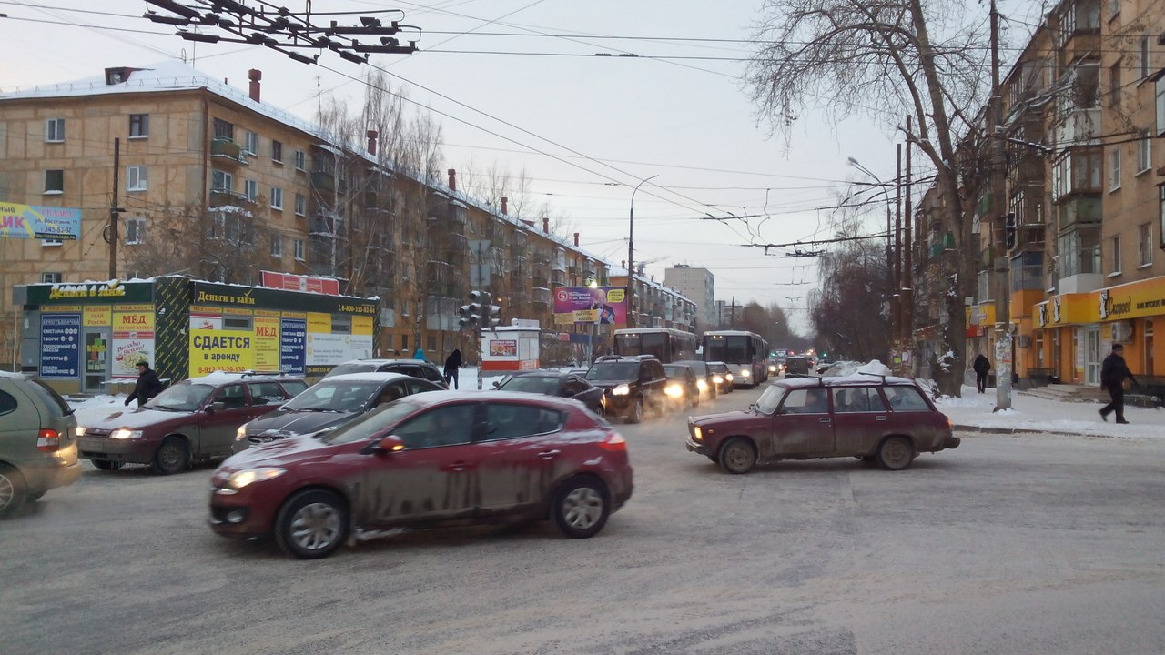 На Уралмаше парализовано движение из-за нерабочего светофора - Фото 4