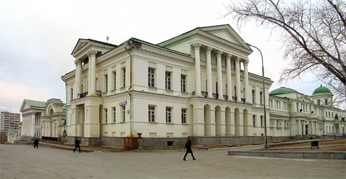 К концу лета прокуратура признала деятельность летнего кафе в Харитоновском парке незаконной - Фото 1