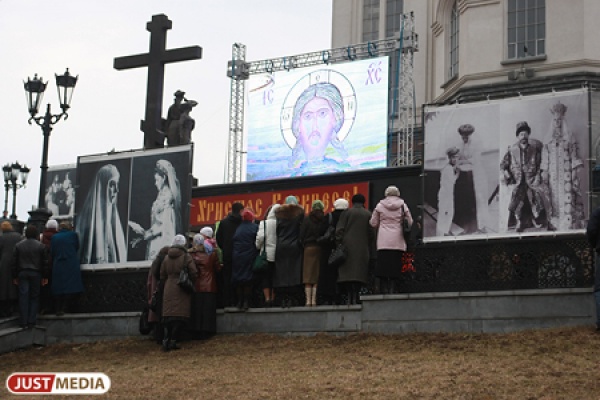 В Храме-на-крови установили леса — там проводится первый масштабный ремонт - Фото 1