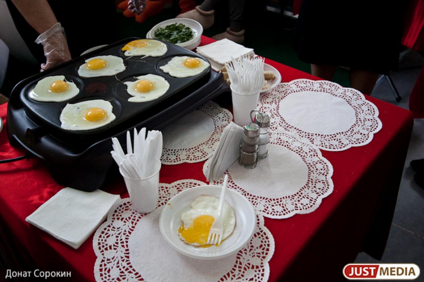 Фуд-корты в торговых центрах Екатеринбурга стали заполняться качественными ресторанами - Фото 1