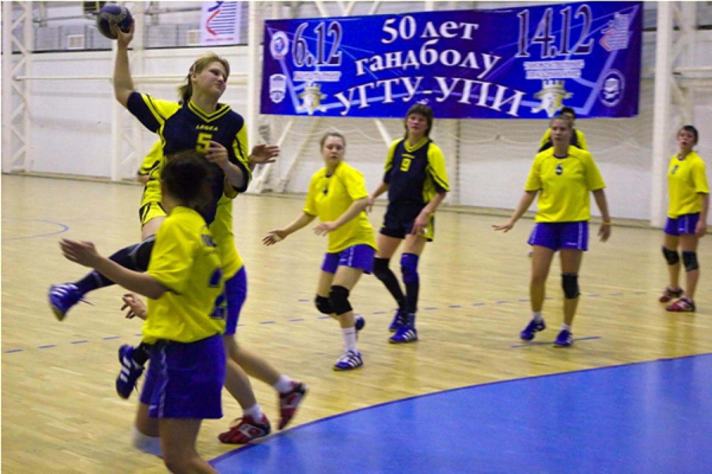 В Екатеринбурге стартовал I этап первенства России по гандболу среди студентов - Фото 1