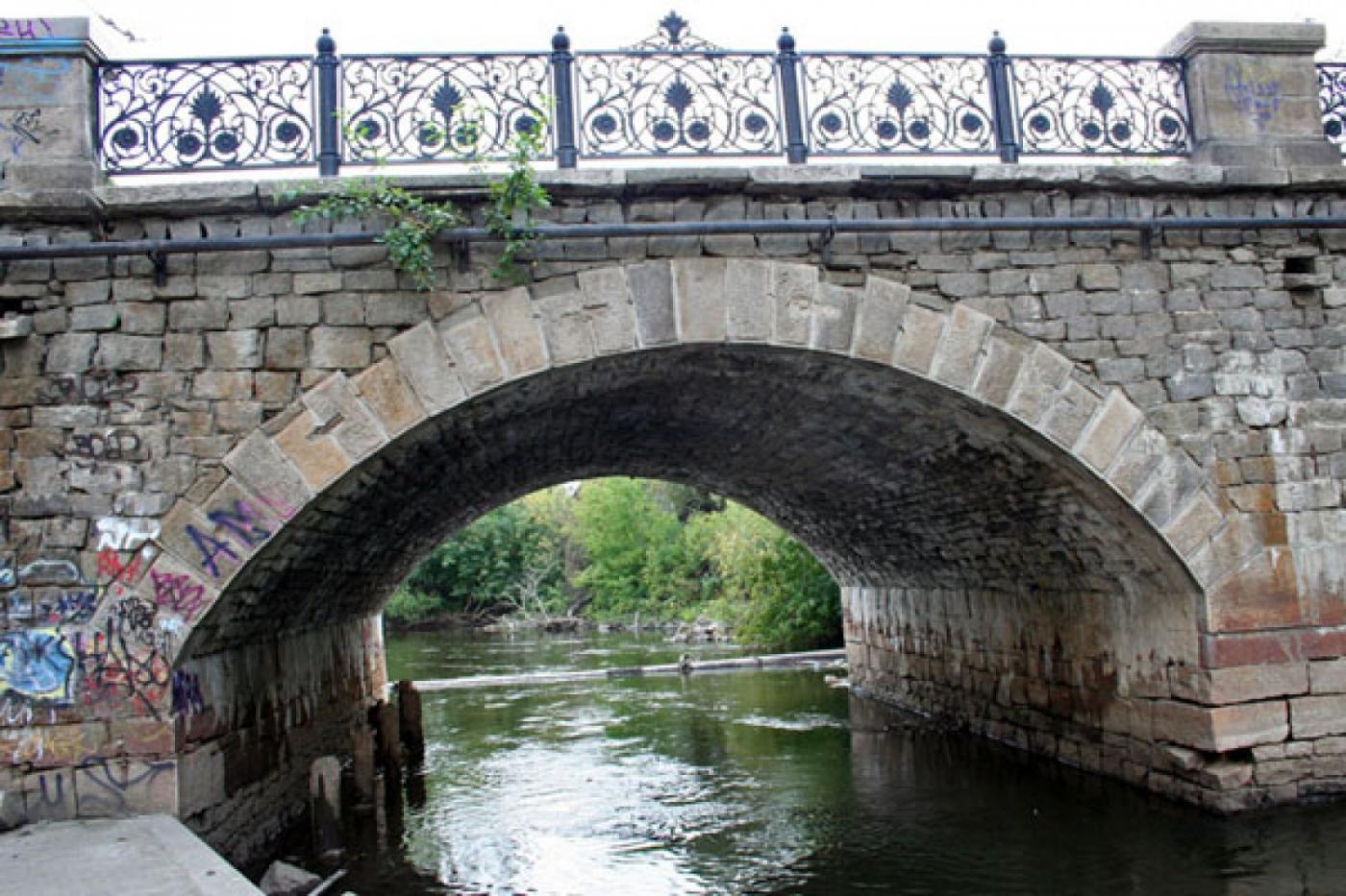 Историки и архитекторы Екатеринбурга принесут губернатору 2 тысячи подписей за Царский мост - Фото 1