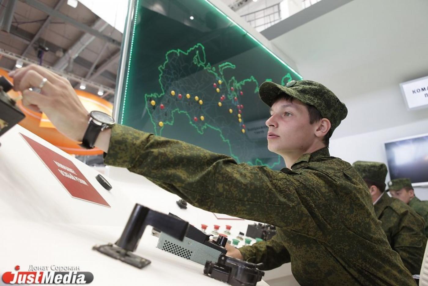 «Мы вам — спорткомплекс, вы нам — новых сотрудников». Нетрадиционные методы воспитания металлургов представили на ИННОПРОМе - Фото 1