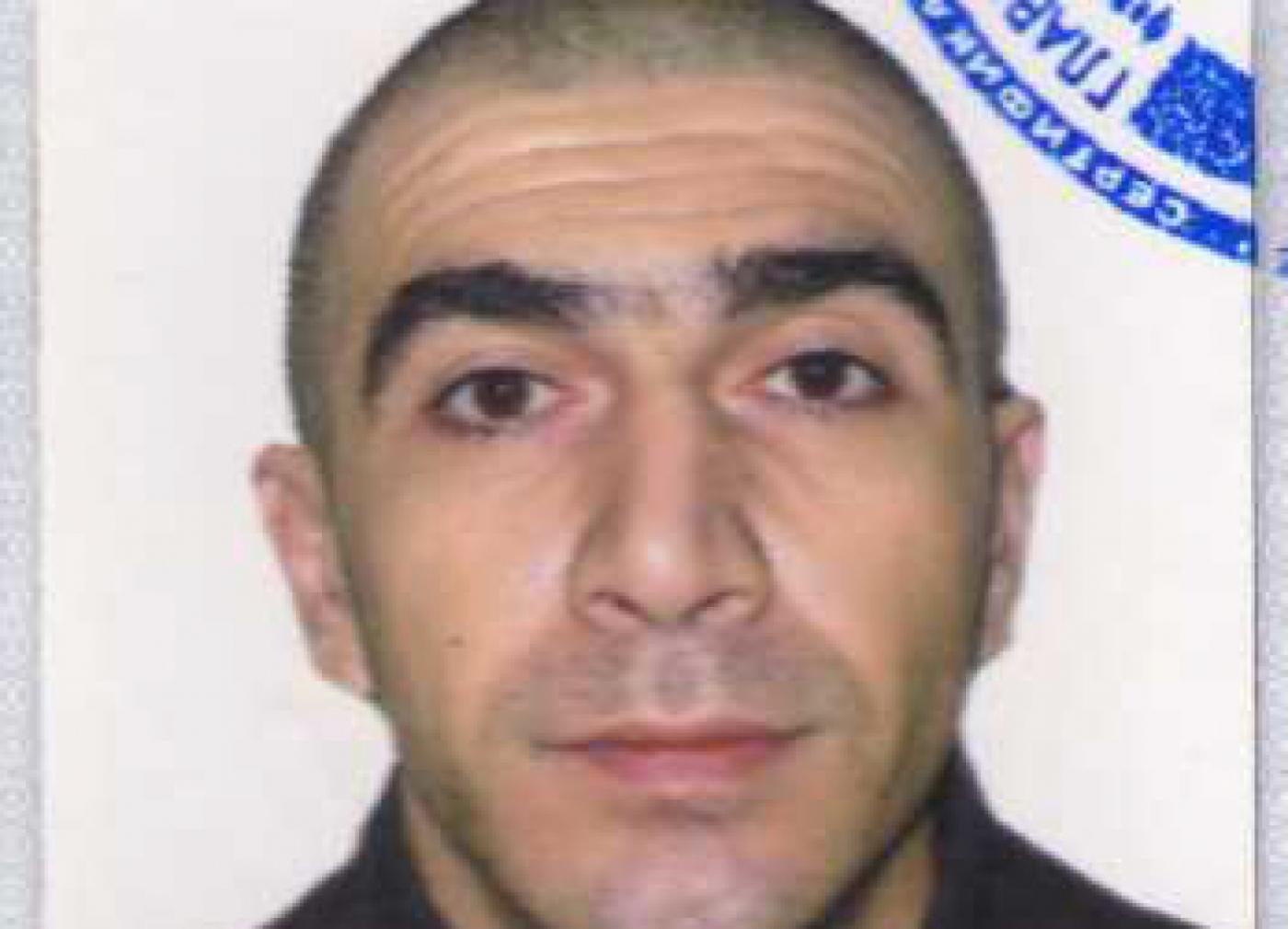 В Екатеринбурге грабитель похитил у двух женщин украшения «в обмен» на собственную справку об освобождении - Фото 1