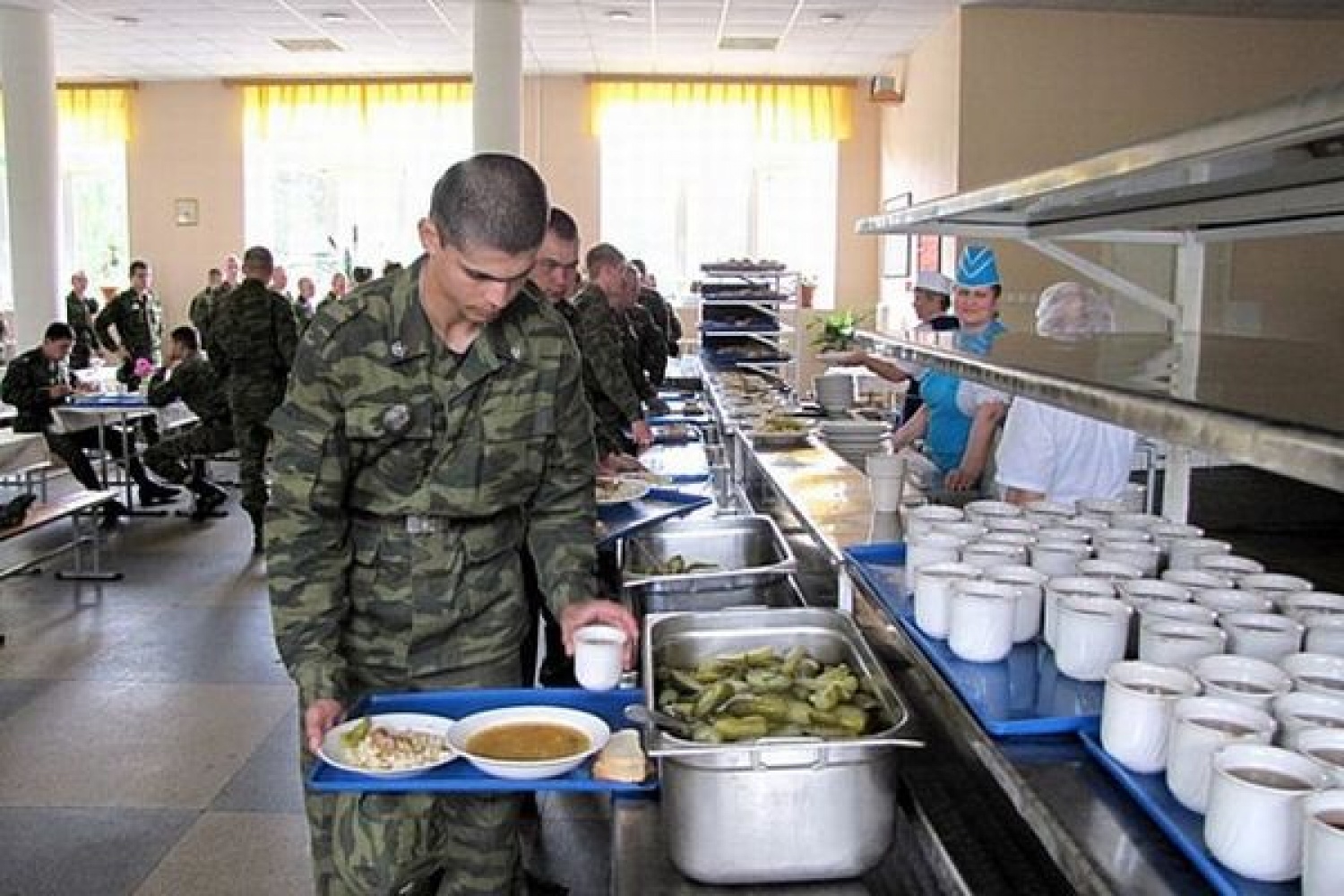 Где готовят военных. Армия России питания в столовой 2022. Столовая в армии. Столовая воинской части. Столовая в военной части.