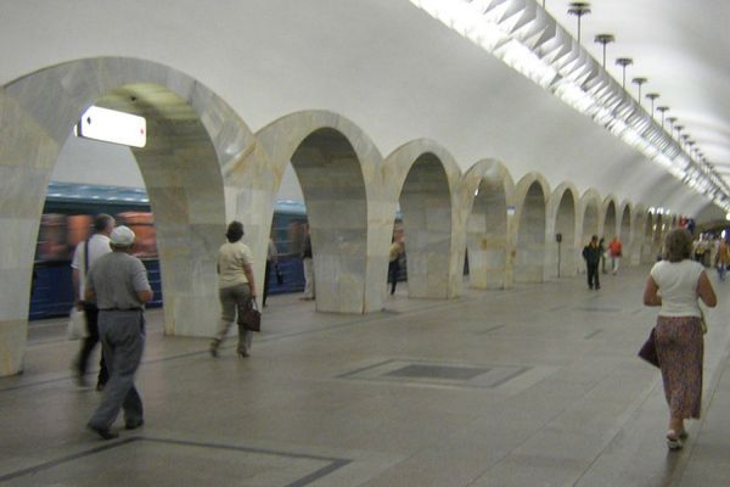 Поезд на станции Кузнецкий мост
