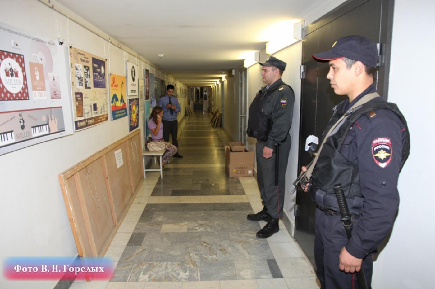 Полицейские вывозят из училища имени Шадра иконы — областной минкульт попросил освободить помещение от вещдоков - Фото 1