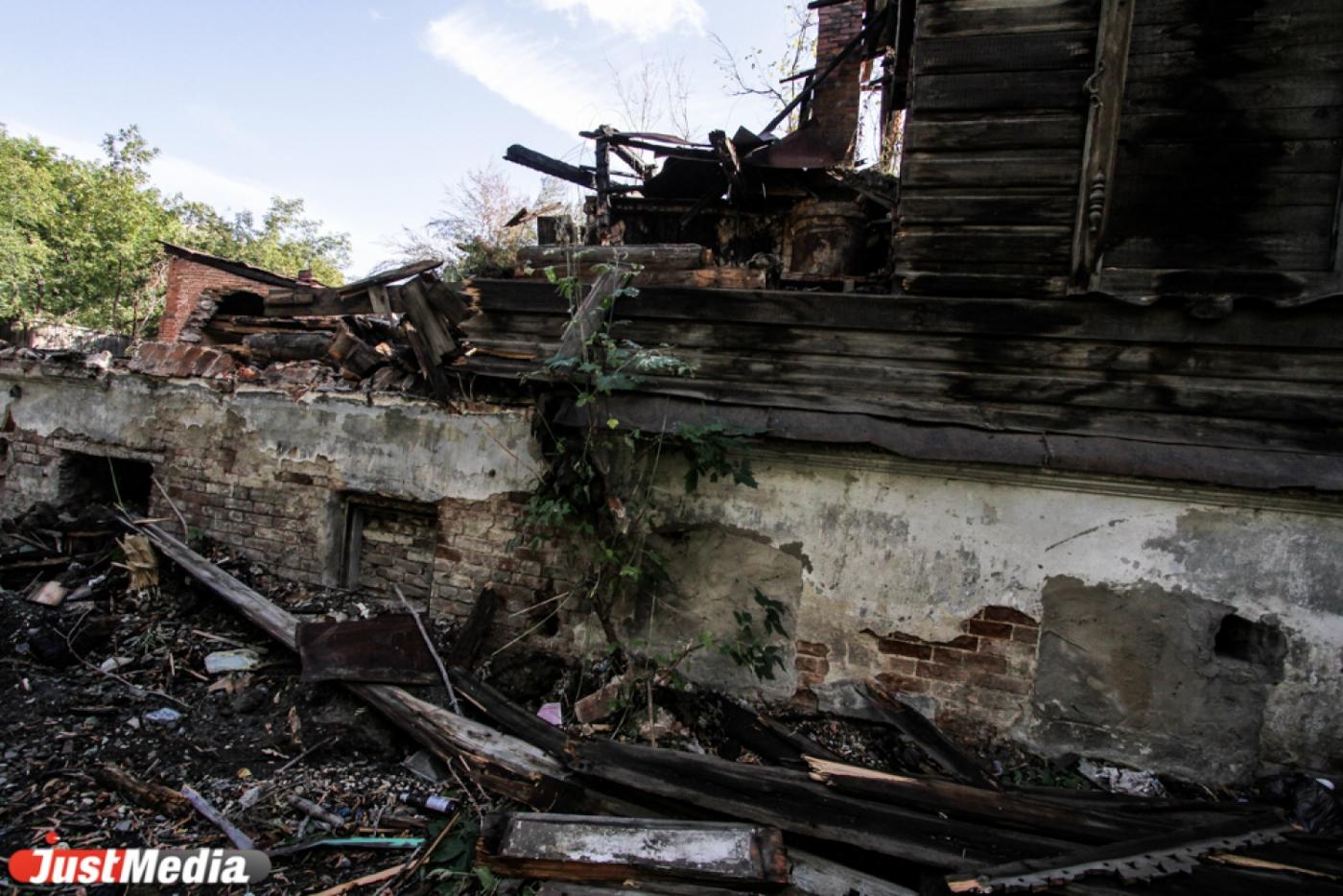 Снос здания на Куйбышева загнал общественника Олега Букина в ковш экскаватора - Фото 1