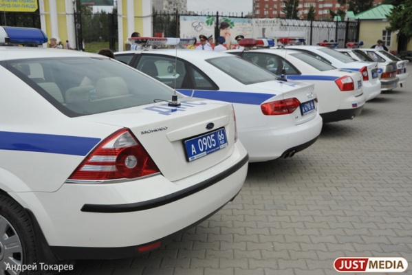 Автомобили участковых в Свердловской области возьмут под контроль - Фото 1