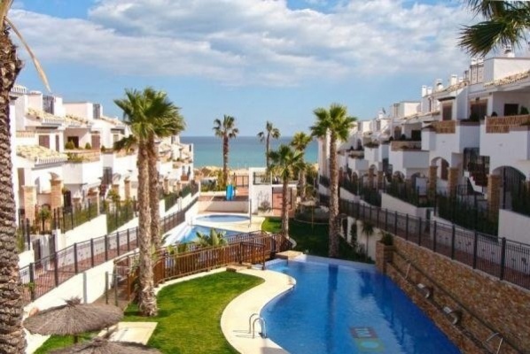 Россия заняла третье место по числу сделок с недвижимостью в Испании  - Фото 1