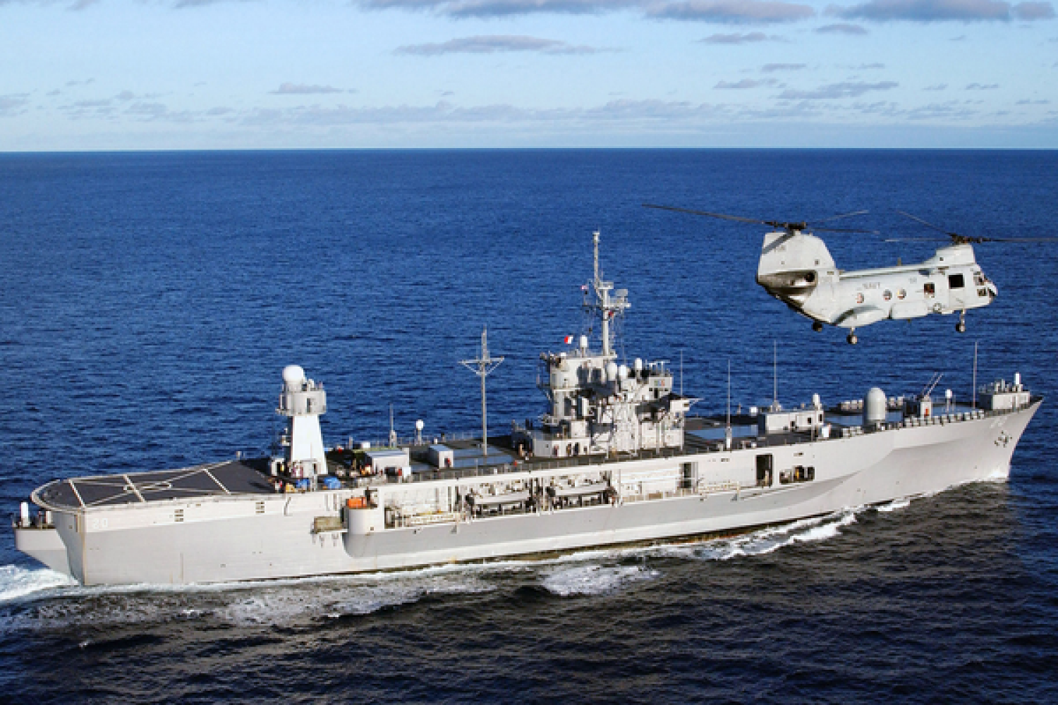 6 флот. ВМС США Mount Whitney. Фрегат ВМС США Taylor. USS Mount Whitney 1997. Корабль ВМС США бортовой 172.