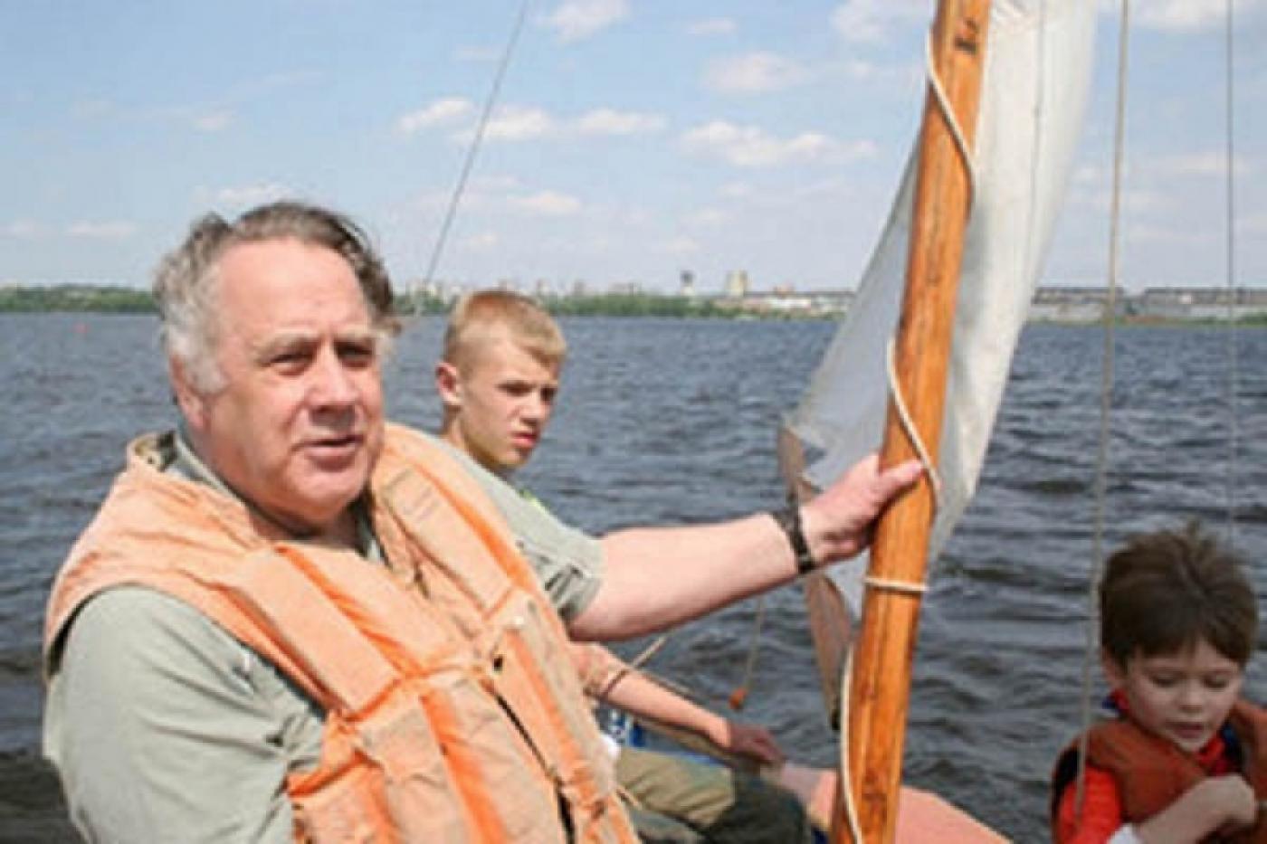 Владислав Крапивин и его воспитанники построят шхуну к 70-летию освобождения Севастополя от фашистов - Фото 1