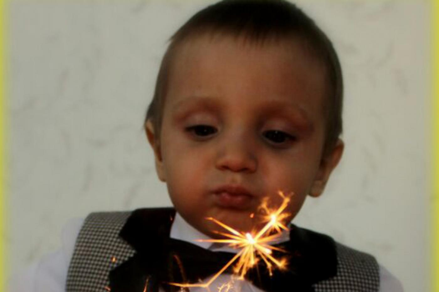 «Спасибо за жизнь нашего сына». Помощь знакомых и незнакомых людей помогла маленькому Саше из Каменска-Уральского справиться со страшной болезнью - Фото 1