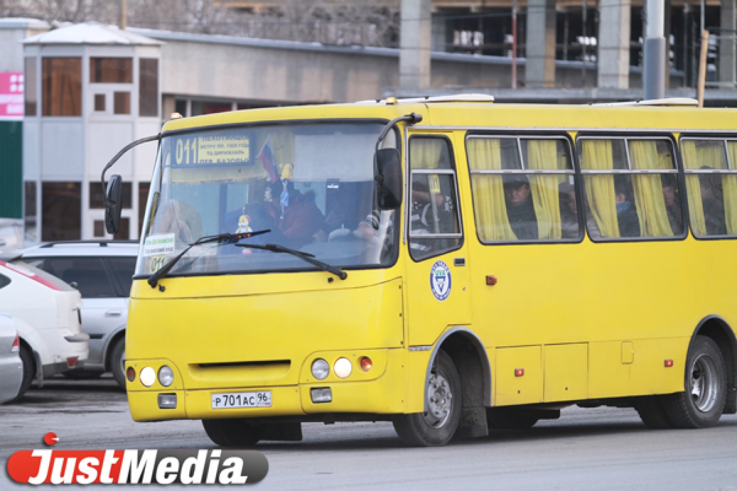 Где находится 80 автобус екатеринбург. Маршрутка фото. Заводской Владивосток автобус. Фото из автобуса Екатеринбург.