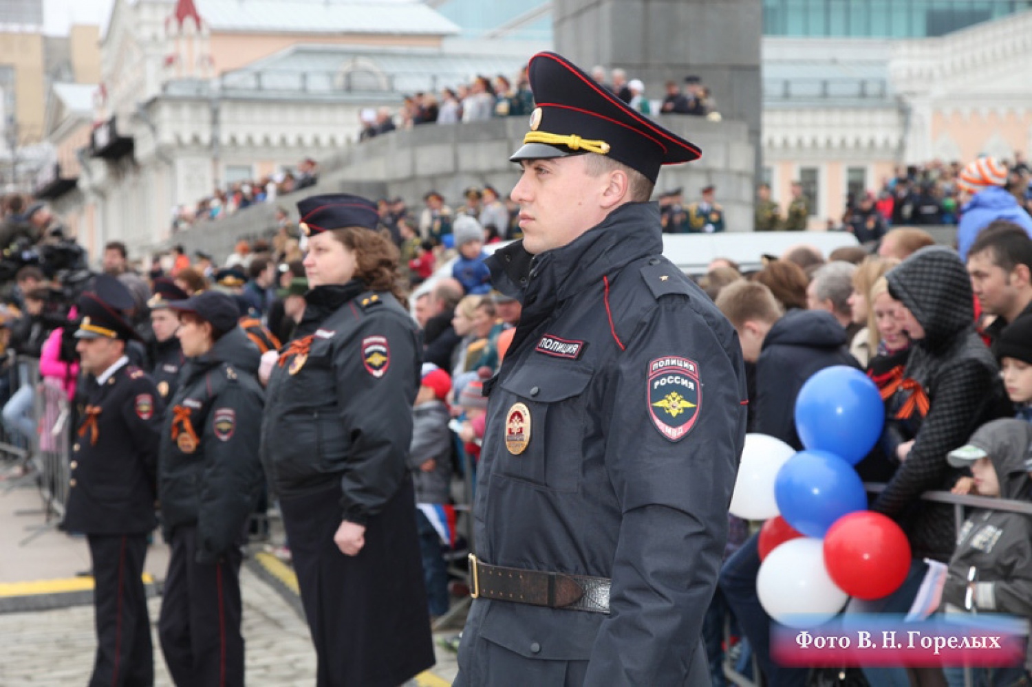 Свердловская полиция. Полиция день Победы. Полиция 9 мая. Охрана общественного порядка полиция 9 мая. Сотрудники полиции на 9 мая.