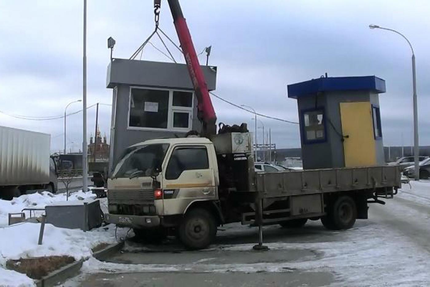 Полицейские ликвидировали незаконную автопарковку в Академическом. ФОТО - Фото 1