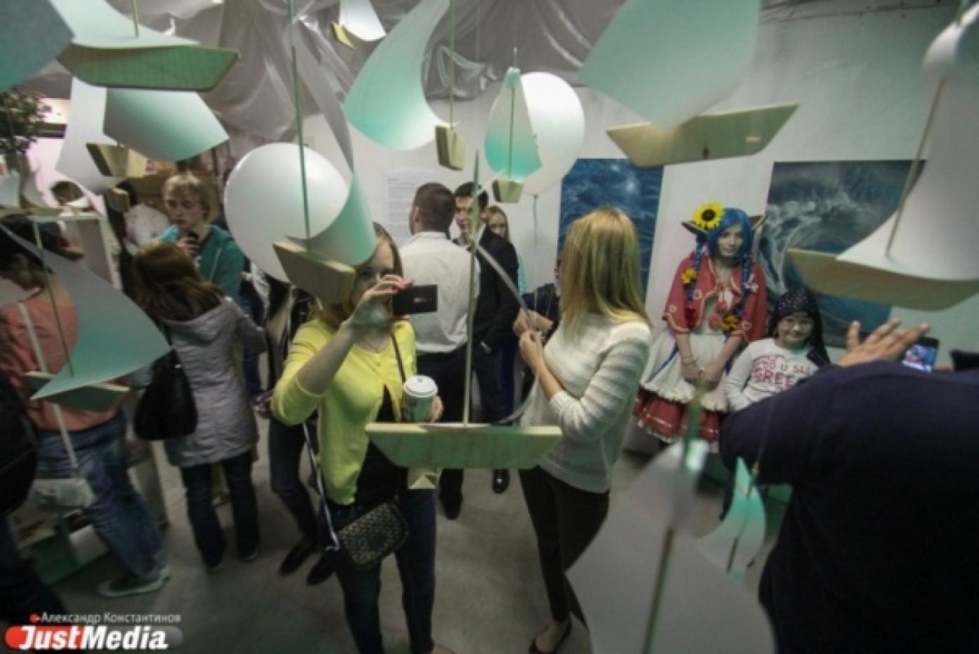 Молодые художники решили закончить 2014 год под знаком «Игры в Дурака» - Фото 1