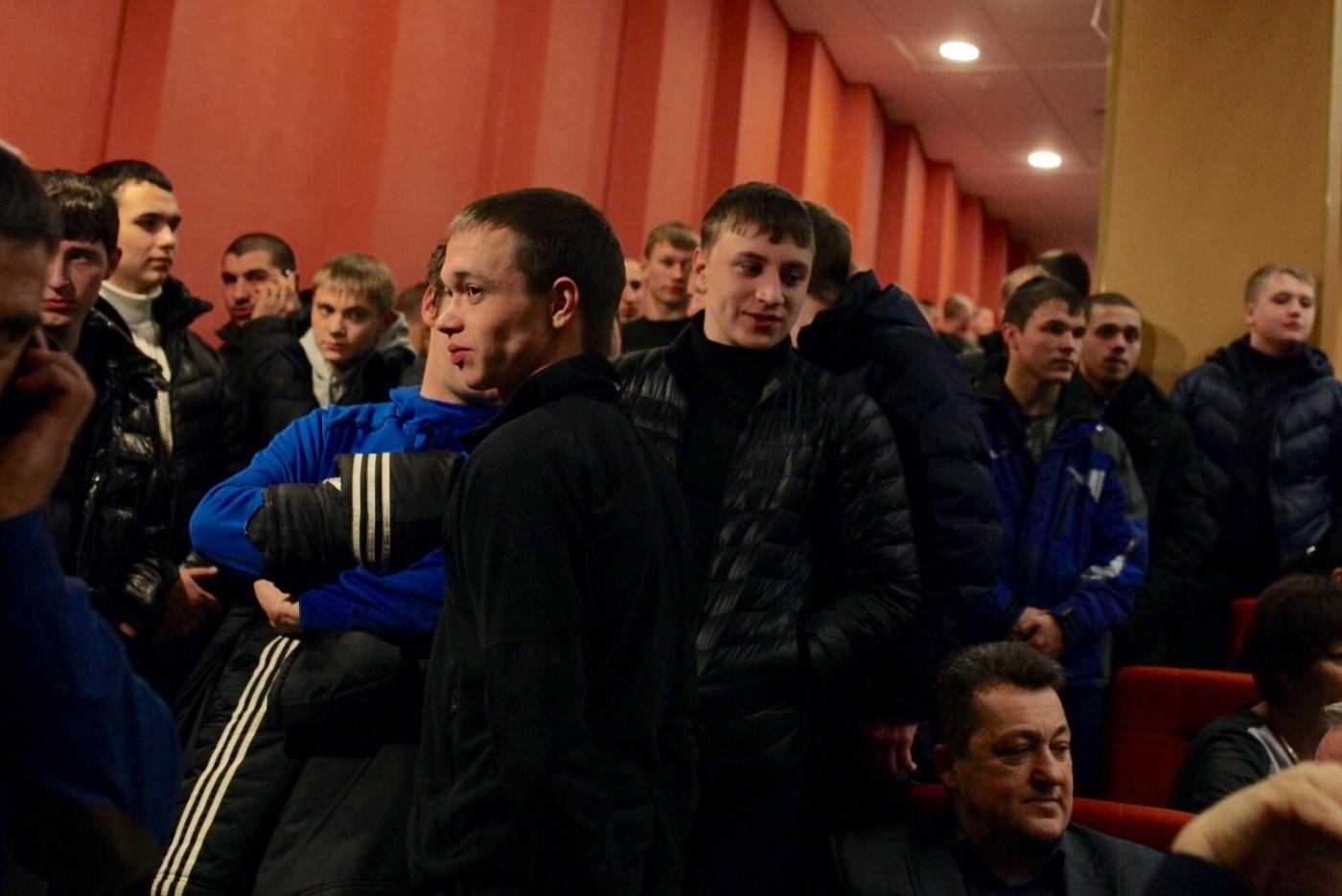 СРОЧНО! На слушаниях по расчленению Екатеринбурга появились провокаторы - Фото 1