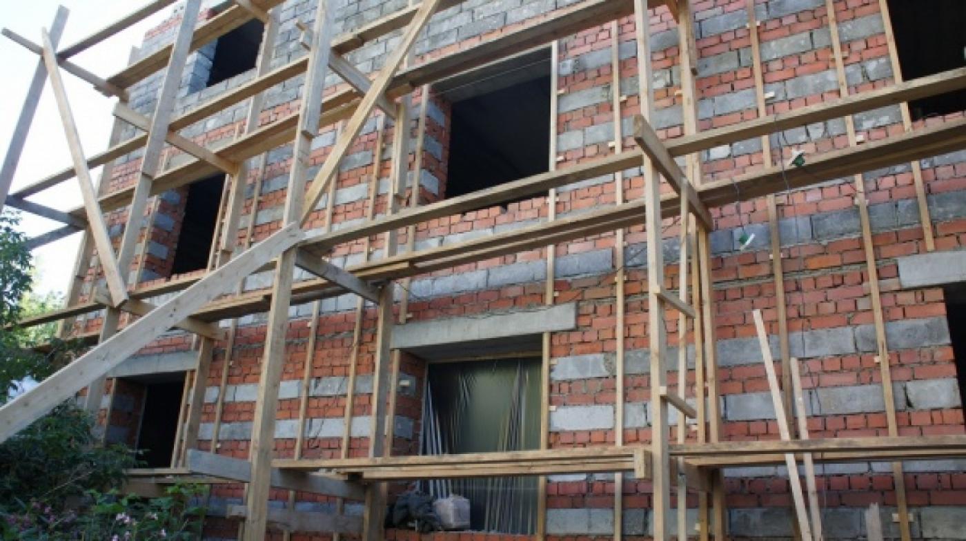 Архстройконтроль: незаконные многоквартирники разваливаются на глазах - Фото 1