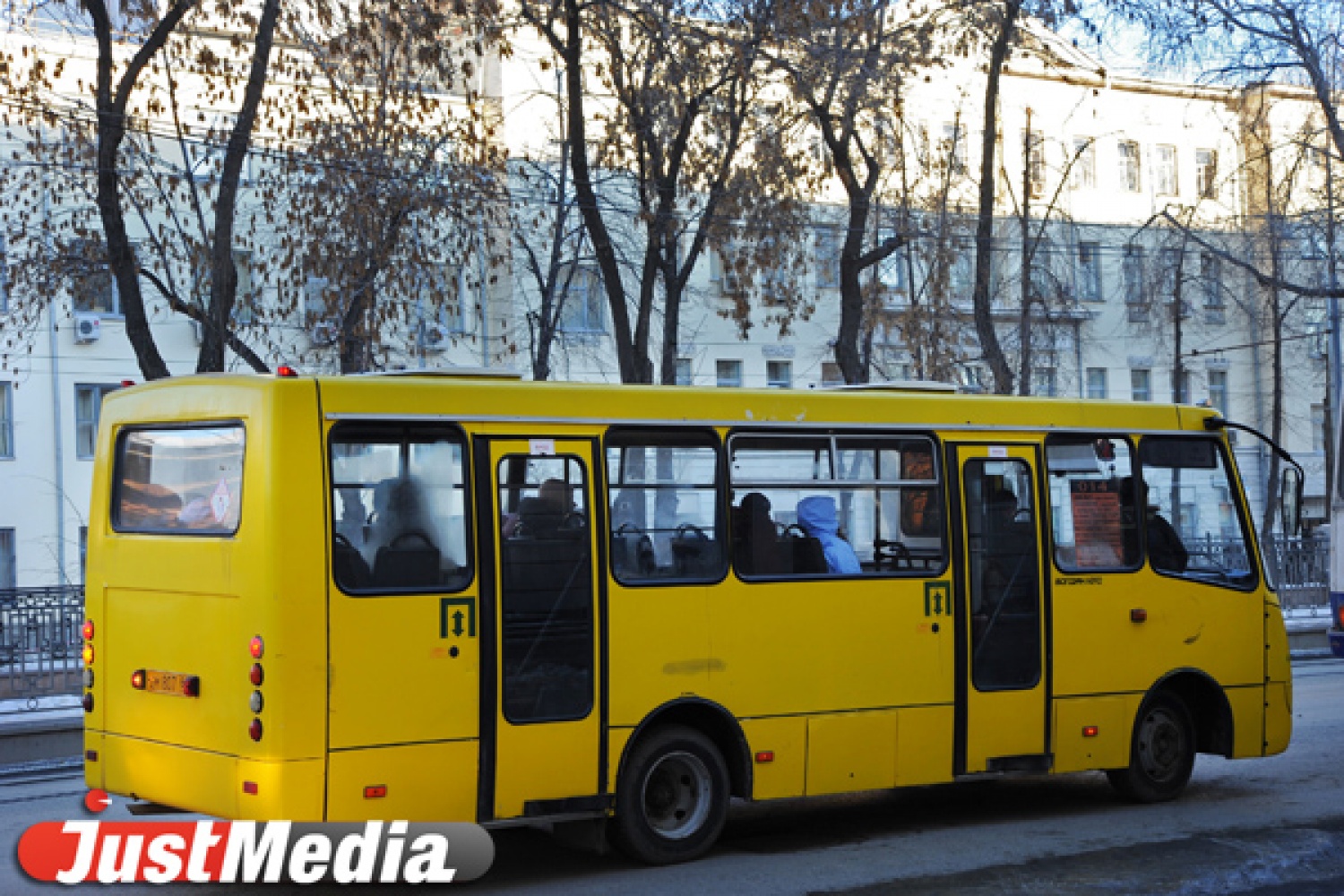 Власти Каменска-Уральского хотят лишить город единственного льготного  автобуса, запущенного коммунистами. Общество - JustMedia.ru, 26.11.2014