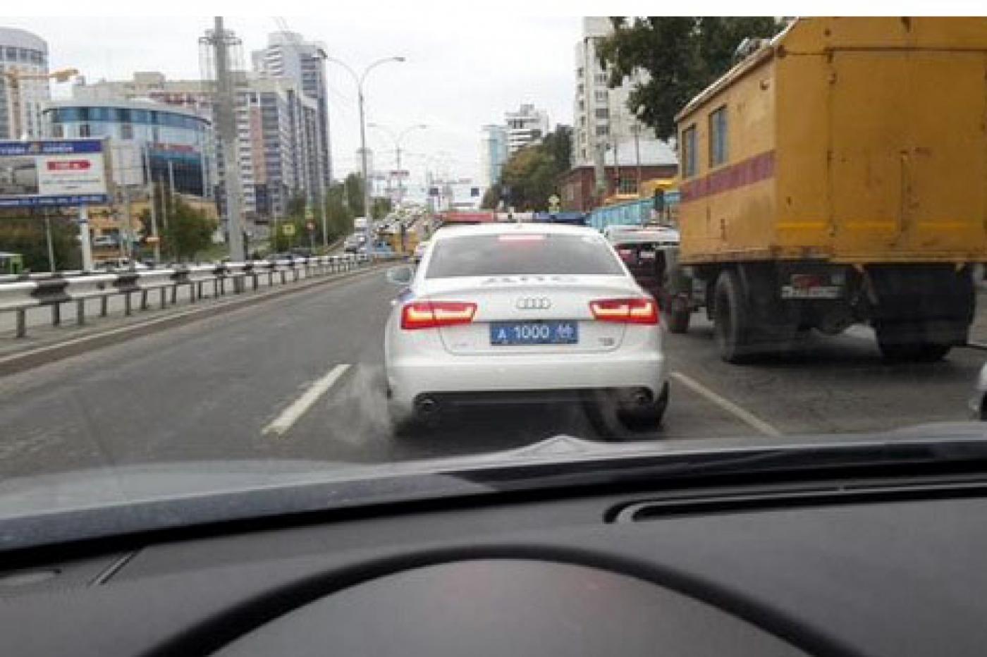 Екатеринбуржцы снова уличили Демина в серьезном превышении скорости - Фото 1