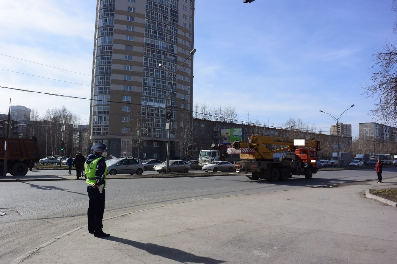 В екатеринбурге 17 летняя. Перекресток Серафимы Дерябиной Шаумяна. ДТП Серафимы Дерябиной Шаумяна. Авария Серафимы Дерябиной Екатеринбург. Авария на перекрестке Серафимы Дерябиной Шаумяна.