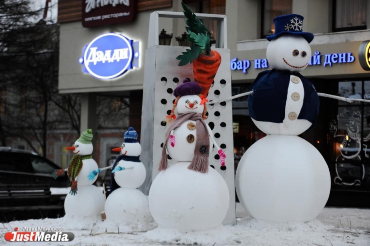 Снеговики в Екатеринбурге захватили гигантскую терку и кафе-бар - Фото 1