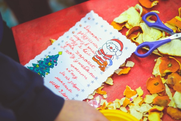 Дети и взрослые Нижнего Тагила создали гигантскую новогоднюю телеграмму - Фото 1