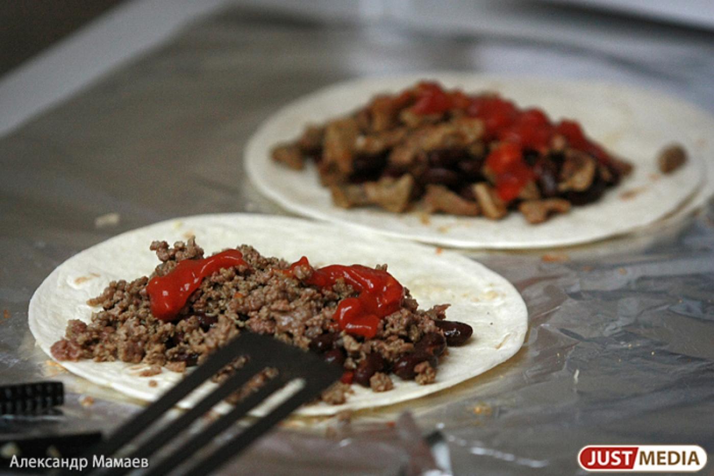 Екатеринбургских школьников кормили гнилой морковью и просроченными продуктами - Фото 1