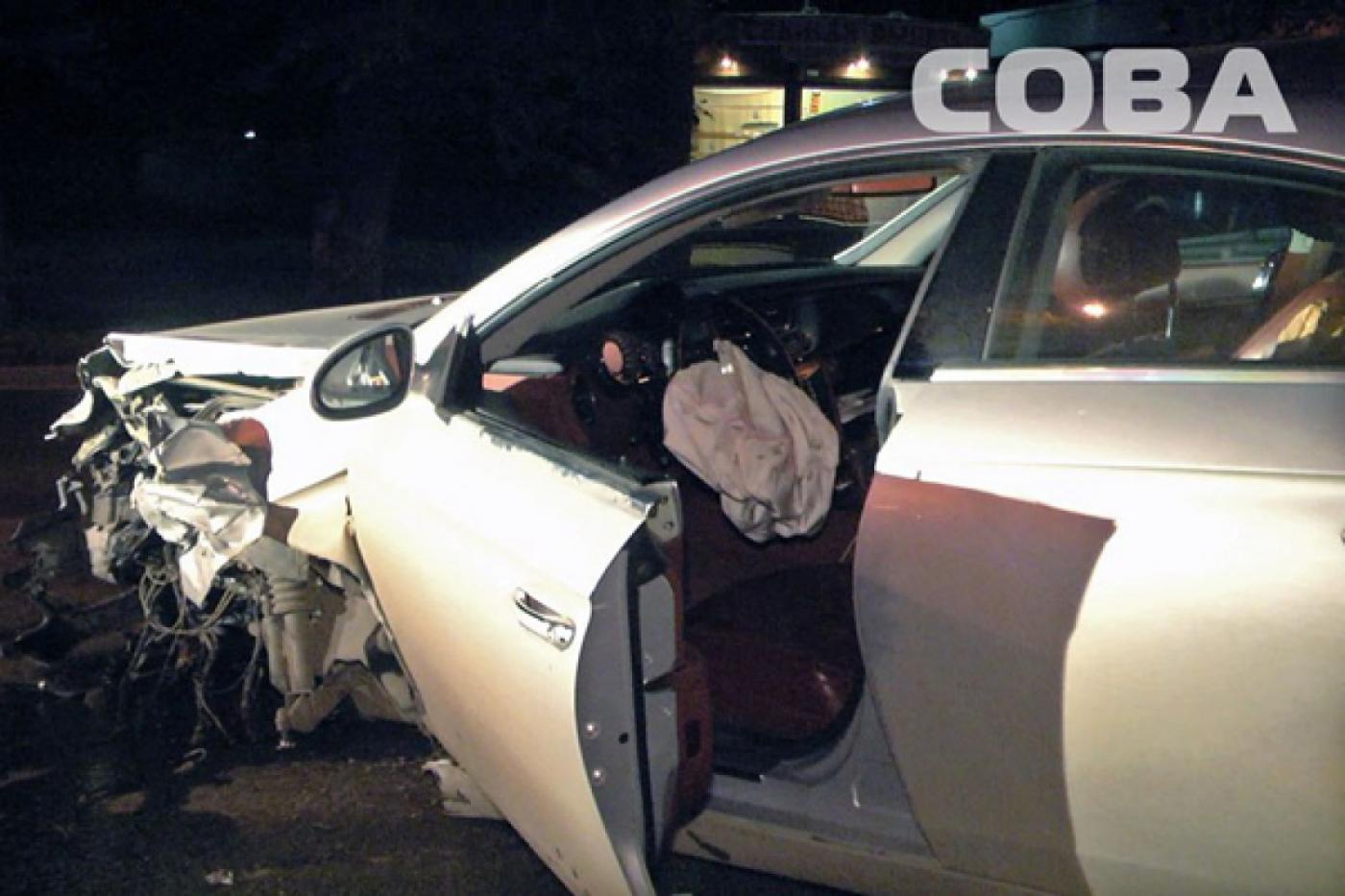 На Щорса Mercedes протаранил такси. Пострадали два пассажира - Фото 1