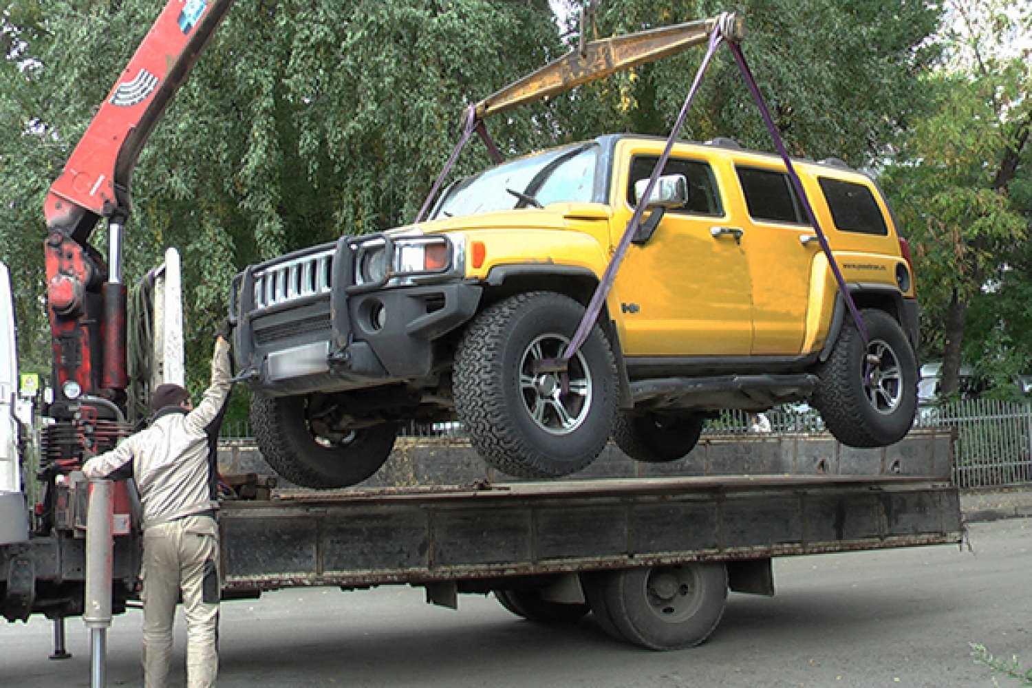 В Екатеринбурге новые владельцы перекрасили Hummer, чтобы спрятать машину  от судебных приставов. Происшествия - JustMedia.ru, 15.09.2016