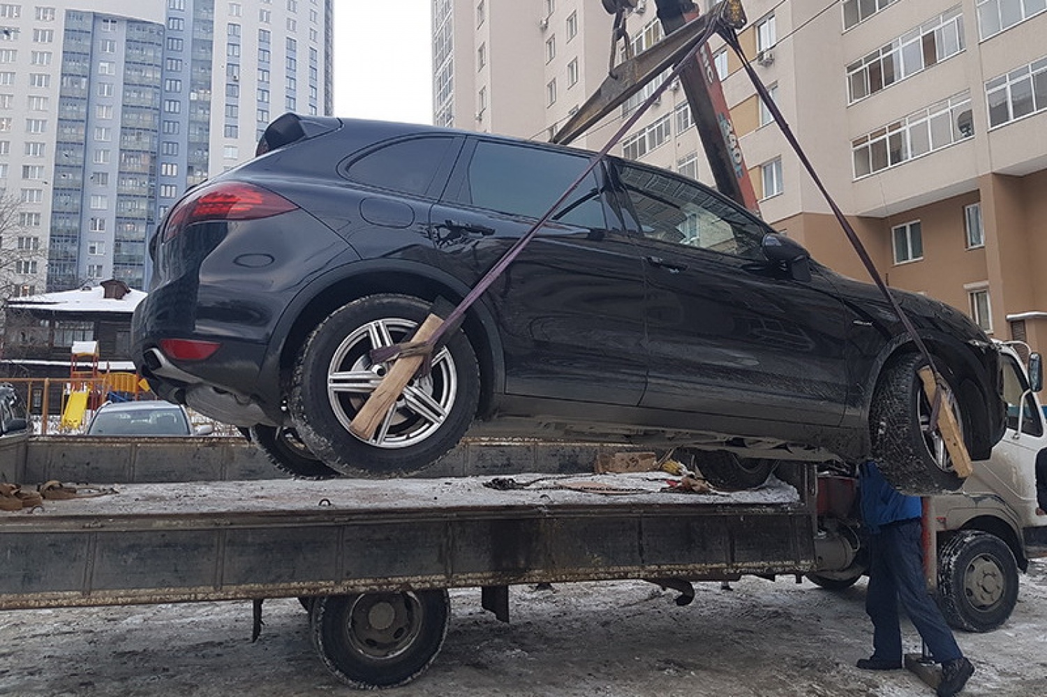 Екатеринбургский бизнесмен, кинувший своих партнеров, лишился Porsche  стоимостью в 10 раз дороже суммы долга. Общество - JustMedia.ru, 24.11.2016