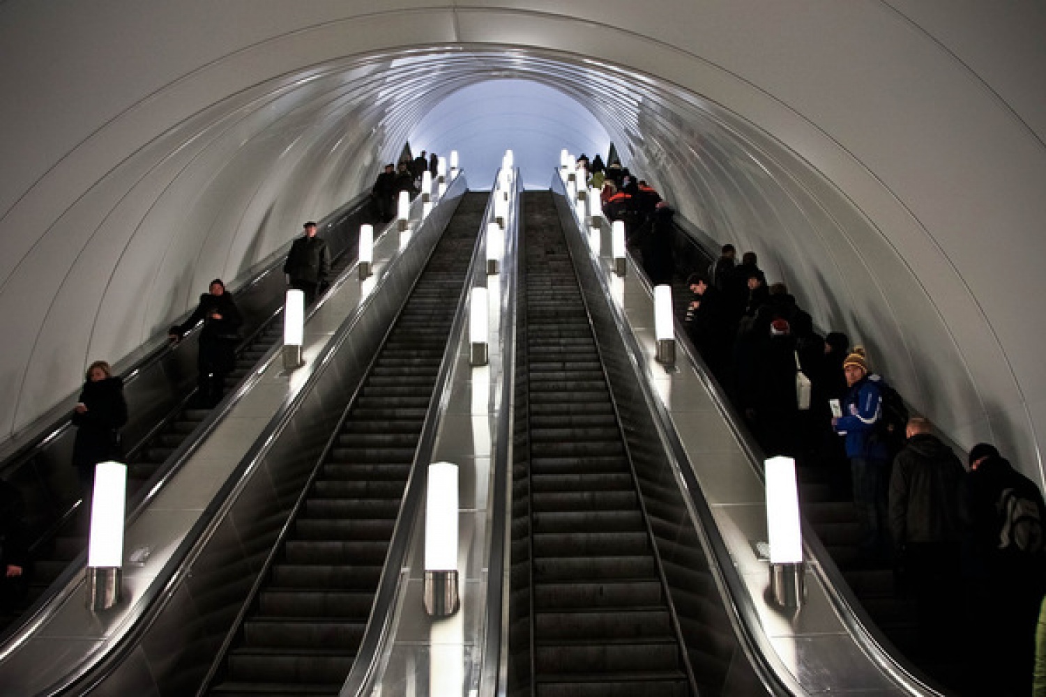 Станция метро Адмиралтейская Санкт-Петербург эскалатор